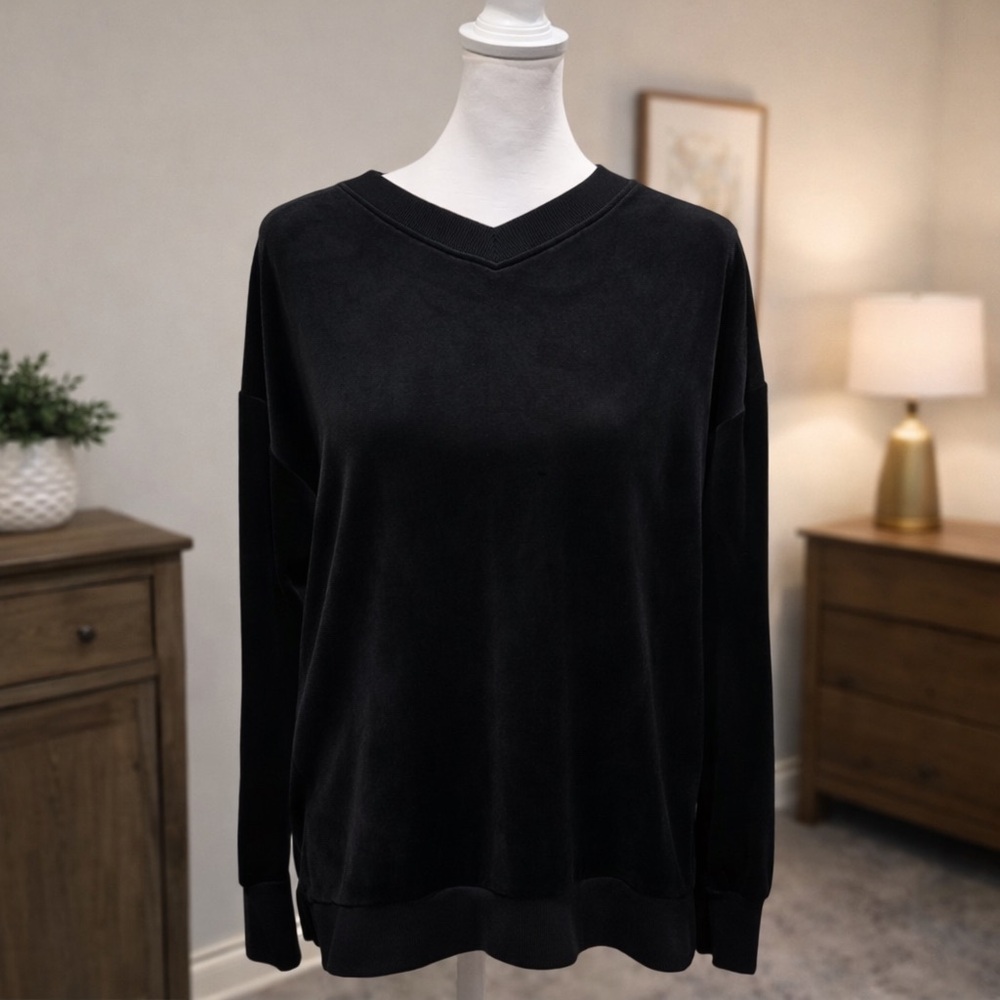 Donna Karan Classic Black V-Neck Sweater M